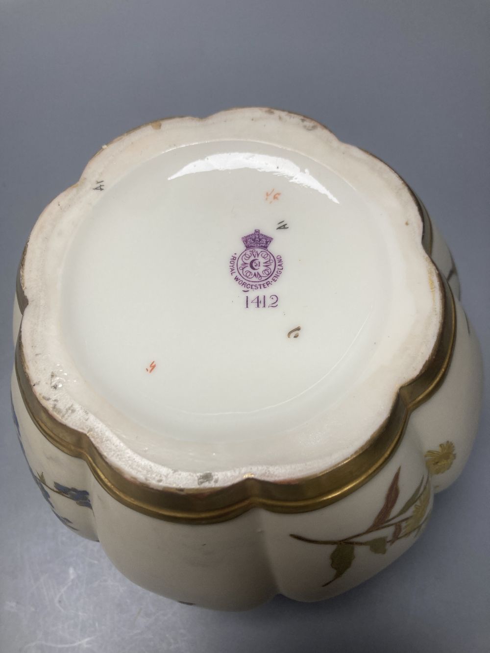 A late Victorian Royal Worcester bulbous jar and cover, date code 1892-3, 17cm